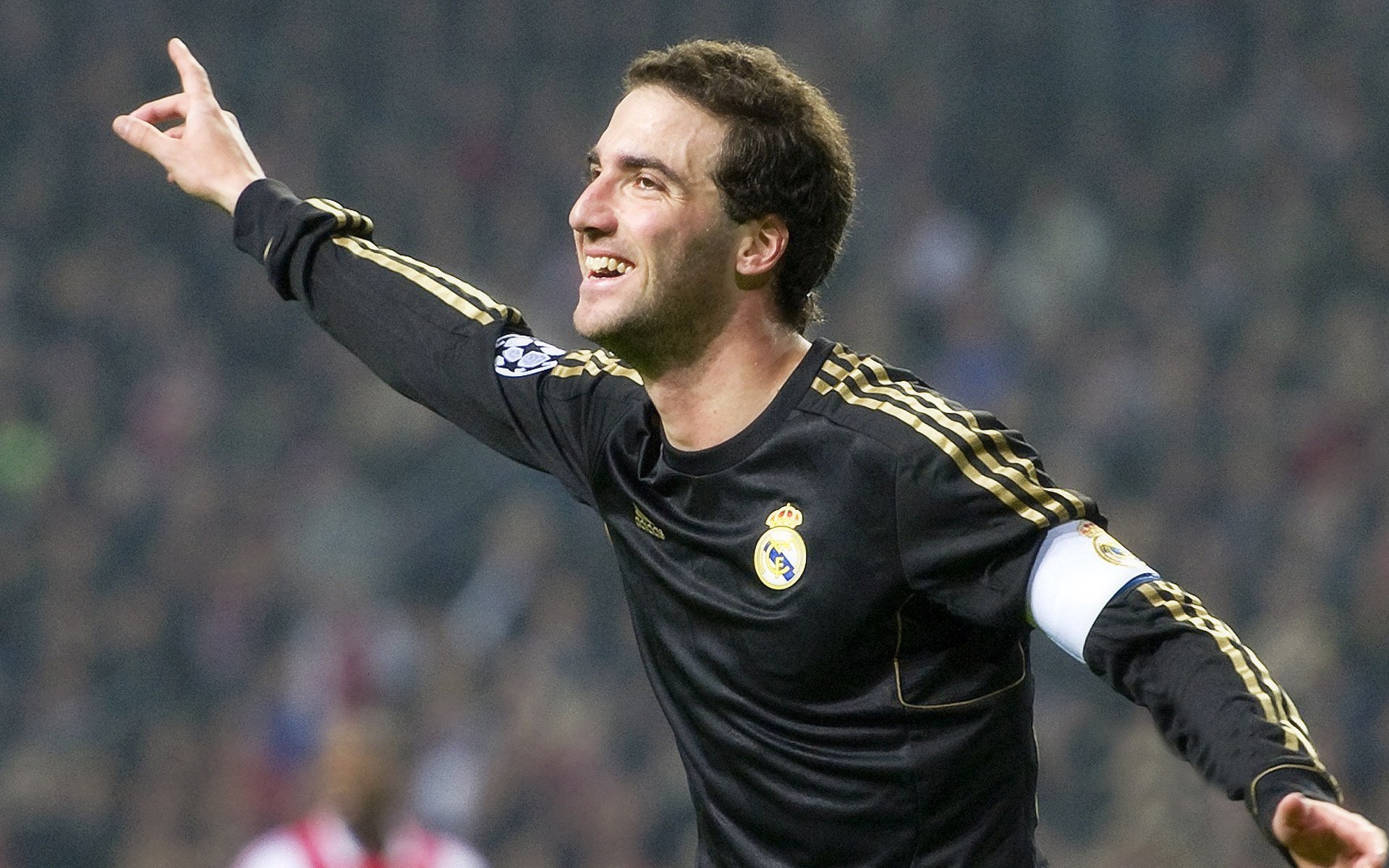 利物浦主场大胜拜仁,晋级欧冠八强,利物浦vs拜仁历史战绩