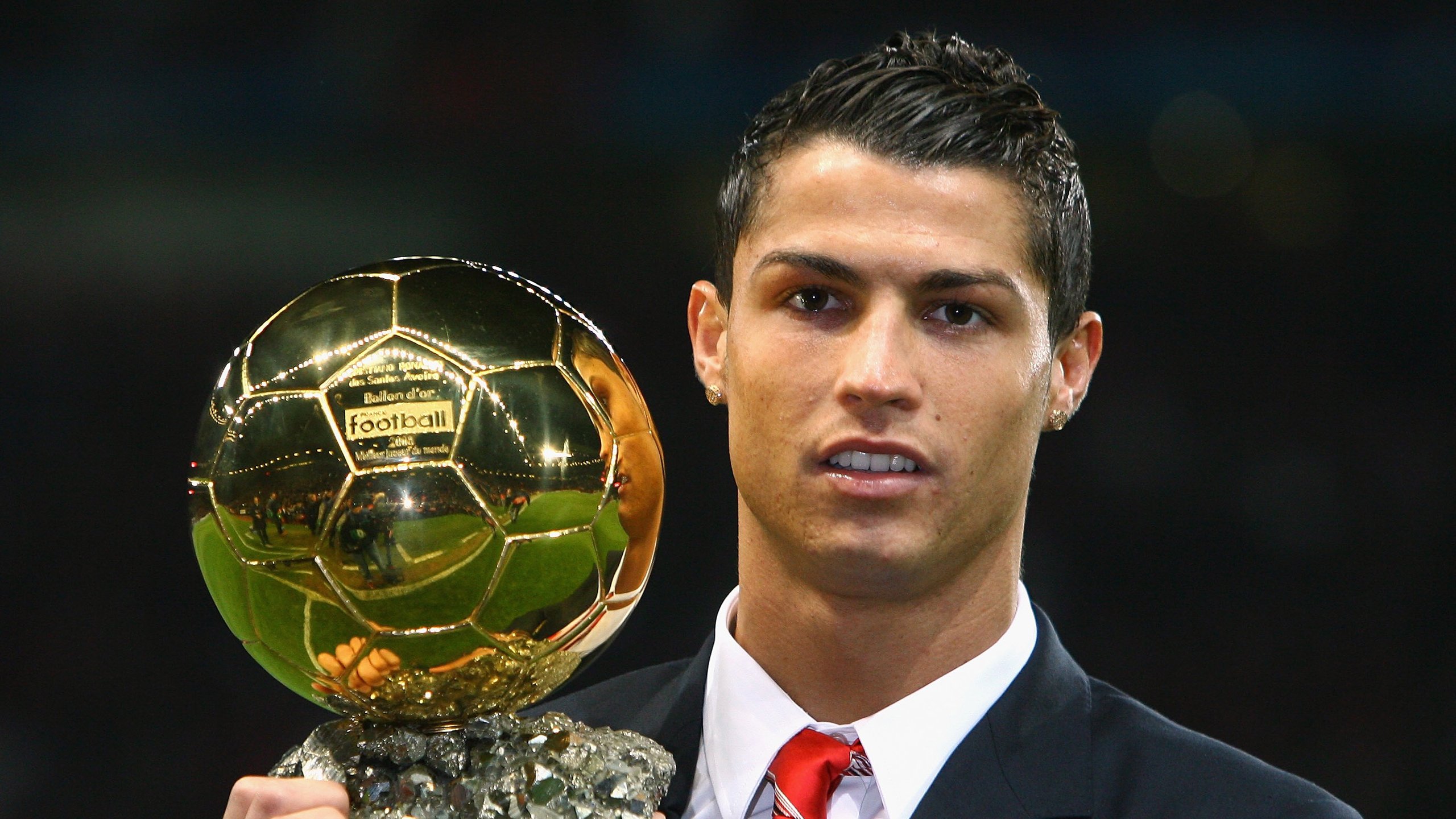 昂热中场创造机会不足，进攻乏力难以破门，昂热全名